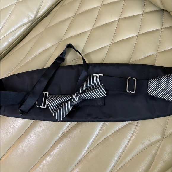 Black & Silver Men's Cummerbund & Bow Tie Set - used just once on a cruise. - Picture 3 of 6